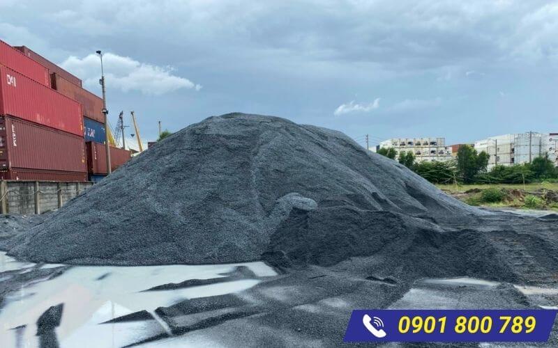 Bãi tập kết đá mi bụi xây dựng