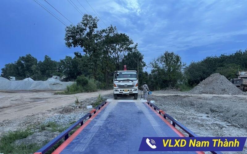 Xe chở đá 0x4 được cân tải trọng tại trạm cân Nam Thành