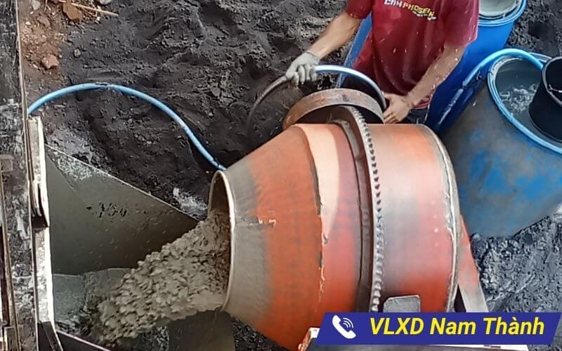 Trộn bê tông bằng máy