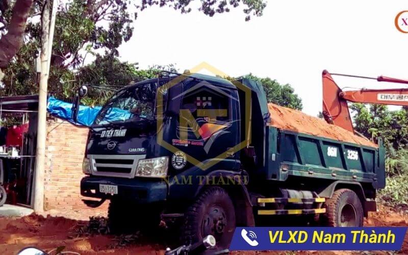 Vận chuyển cát bằng xe ben